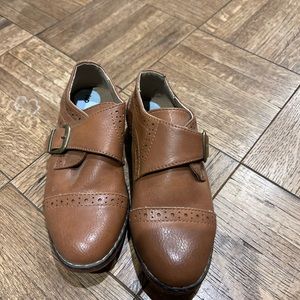 Toddler size 9 Steve madden dress shoes
